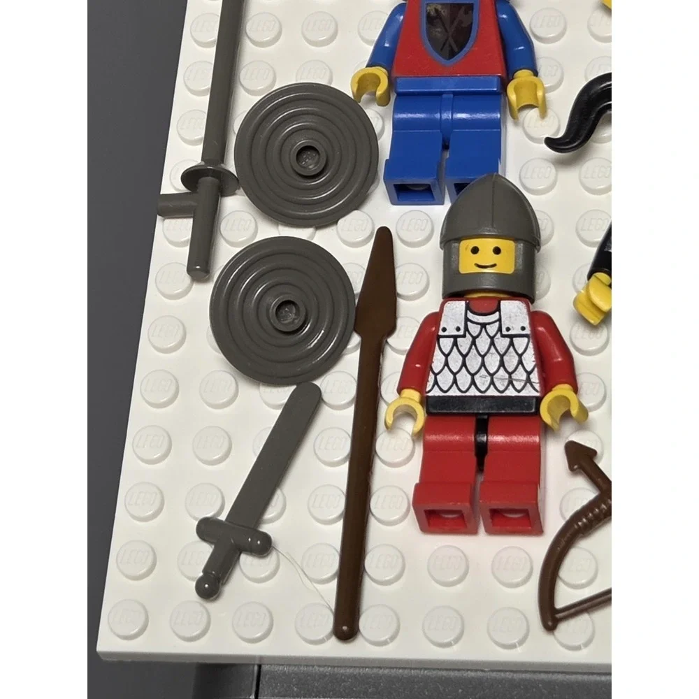 Vintage LEGO Knight Castle Forestmen Wolfpack Minifigures Minifig Weapon Shields